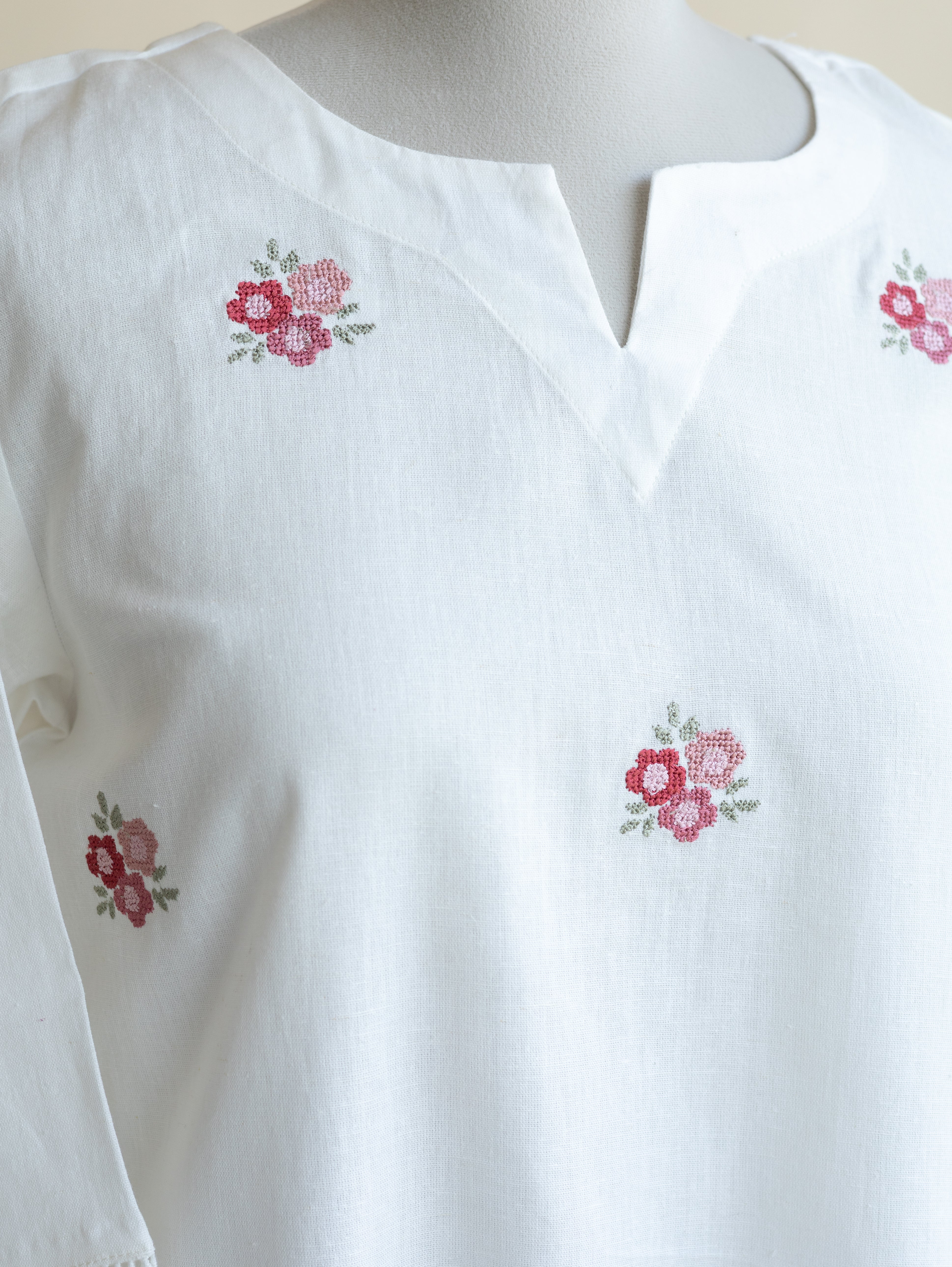 Nazah Cotton Flax Embroidered Straight Kurta