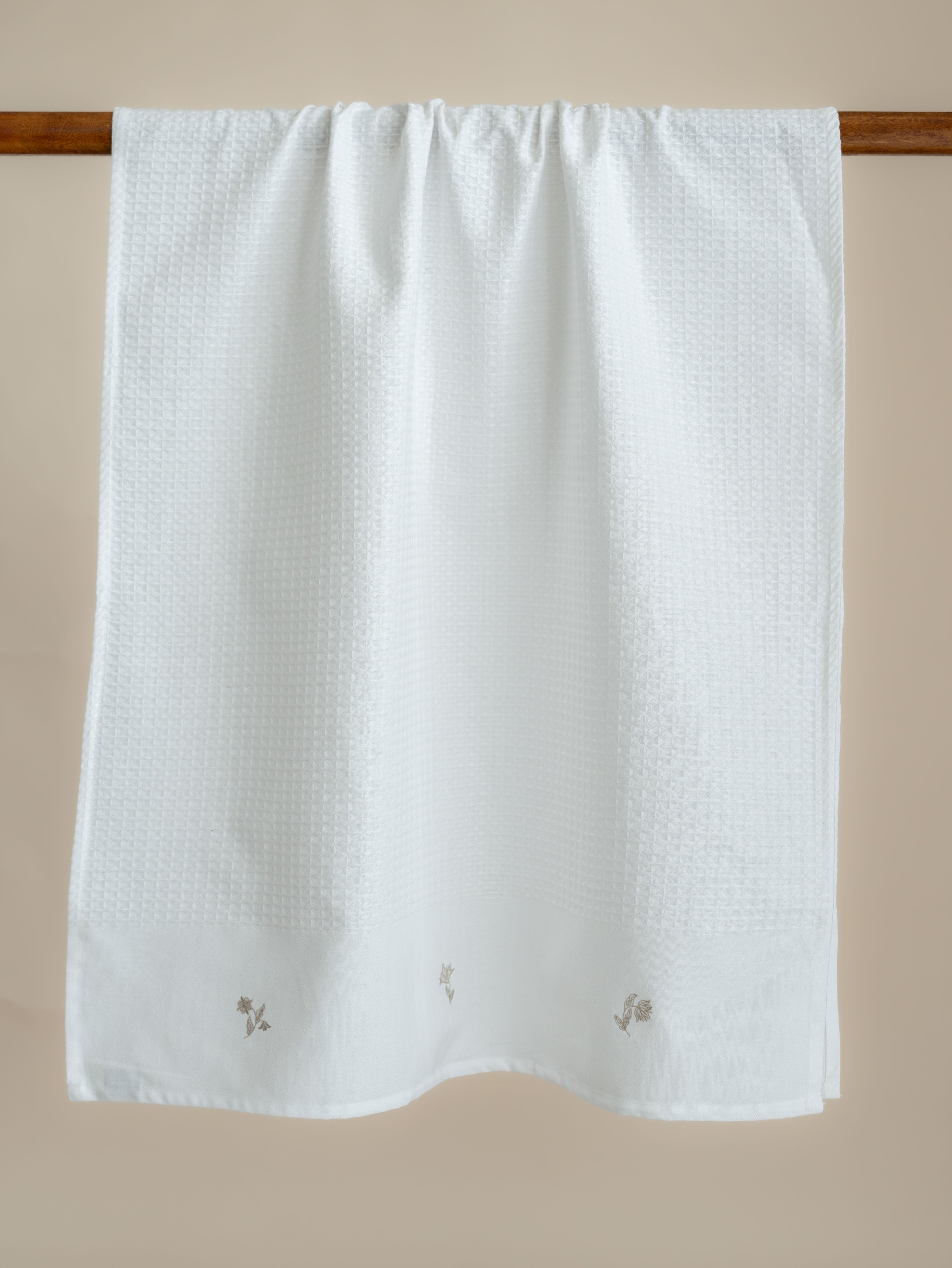 Saya Cotton Embroidered Bath Towel