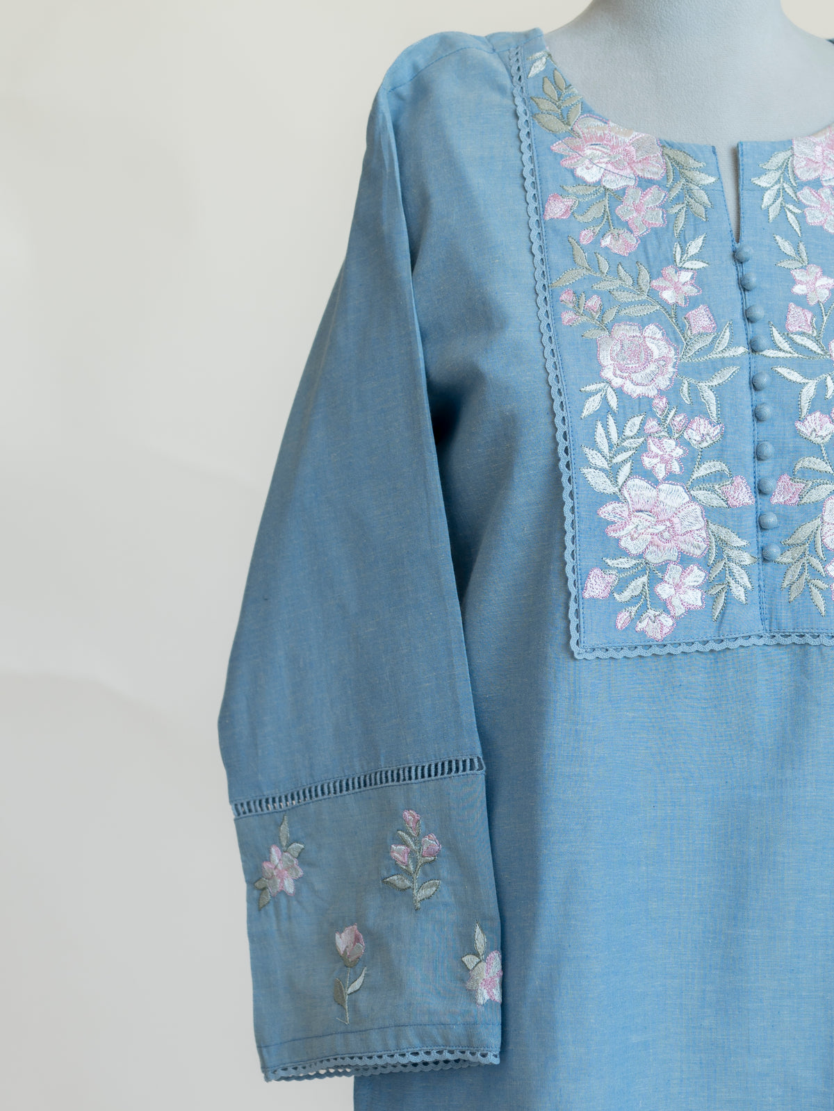 Faariya Cotton Flax Embroidered Straight Kurta