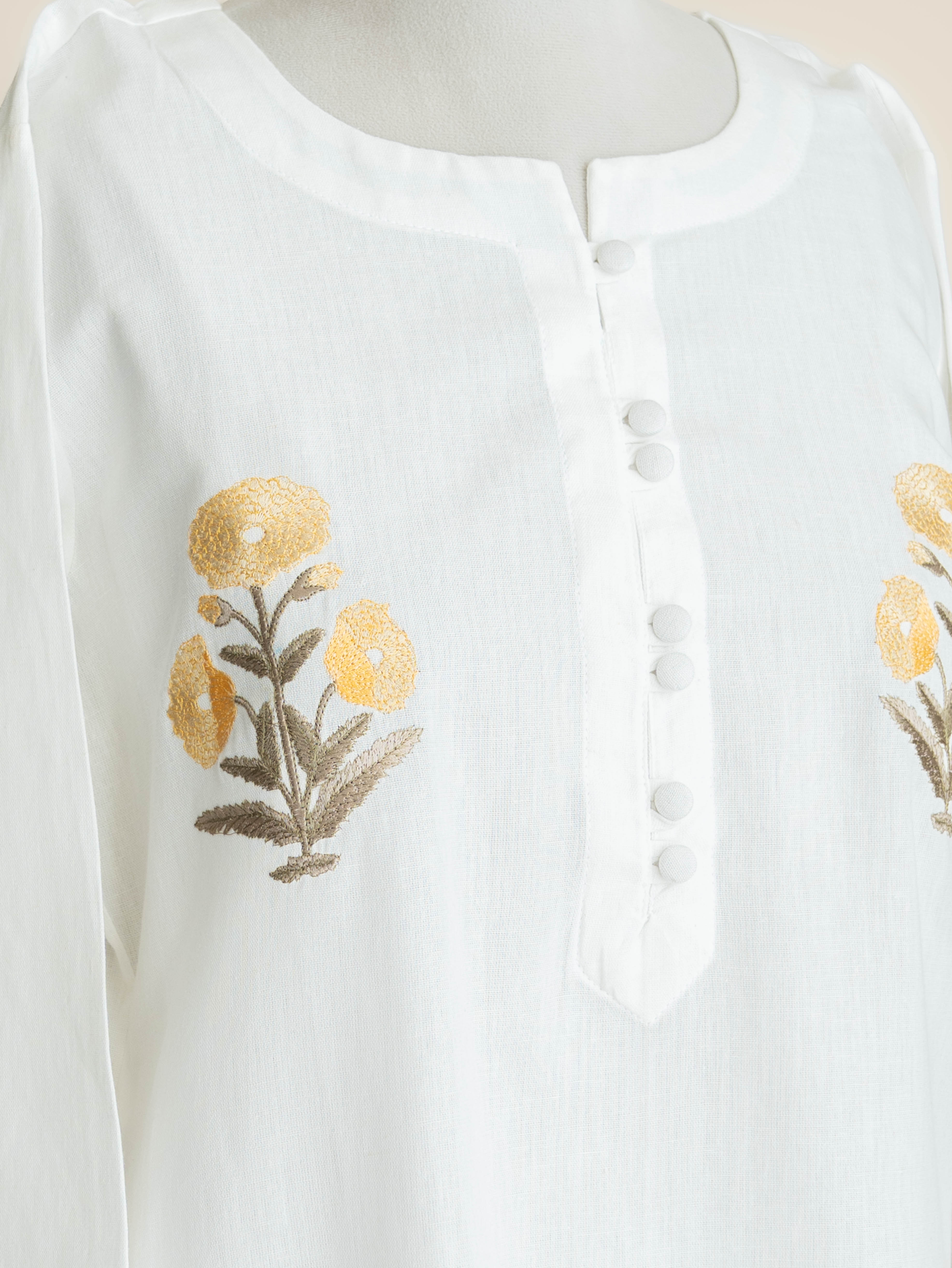Amnah Cotton Flax Embroidered Straight Kurta