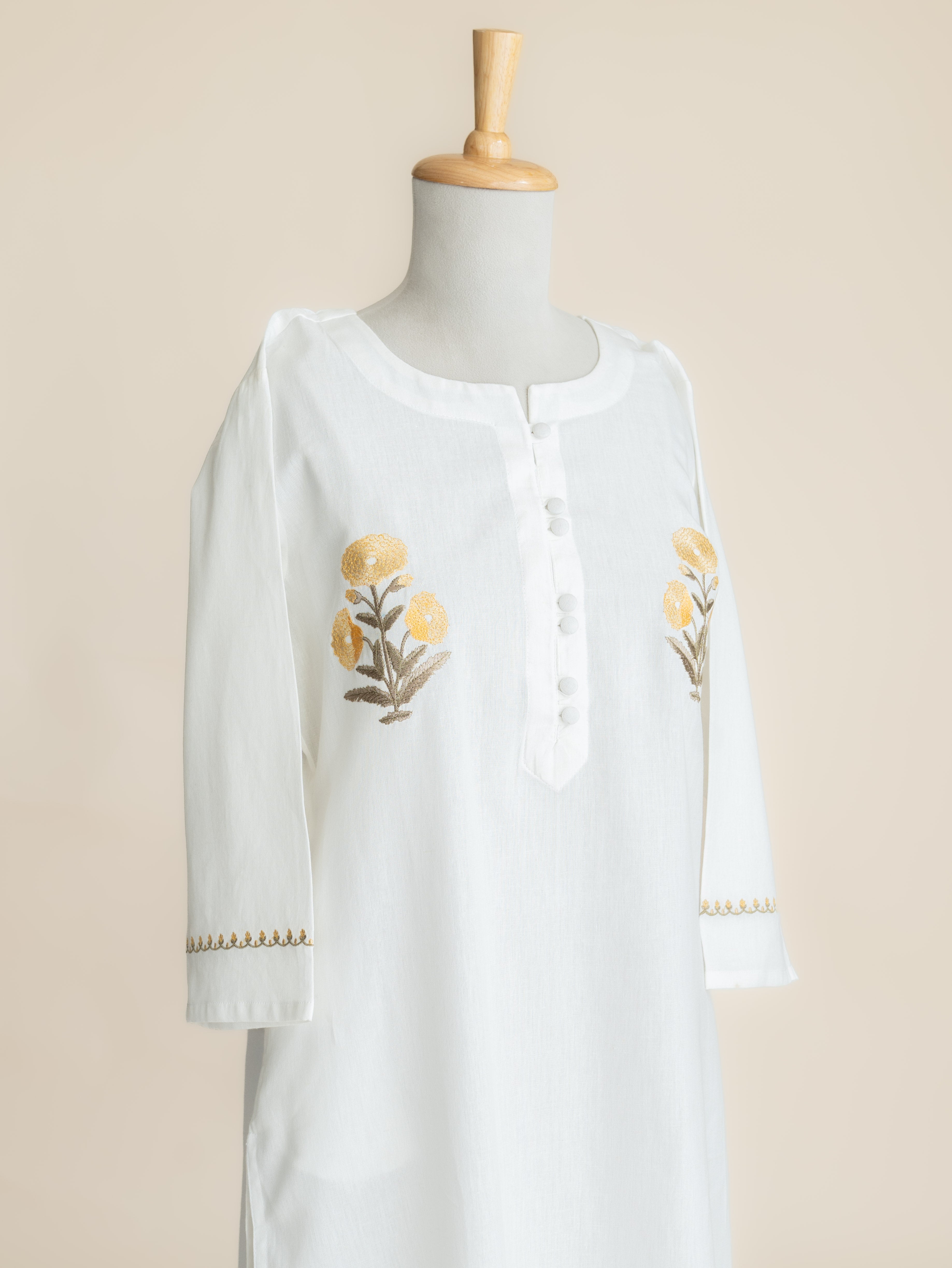 Amnah Cotton Flax Embroidered Straight Kurta