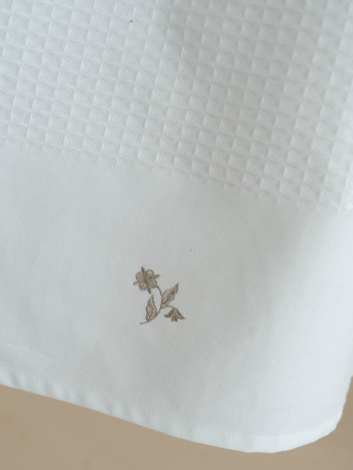 Saya Cotton Embroidered Bath Towel