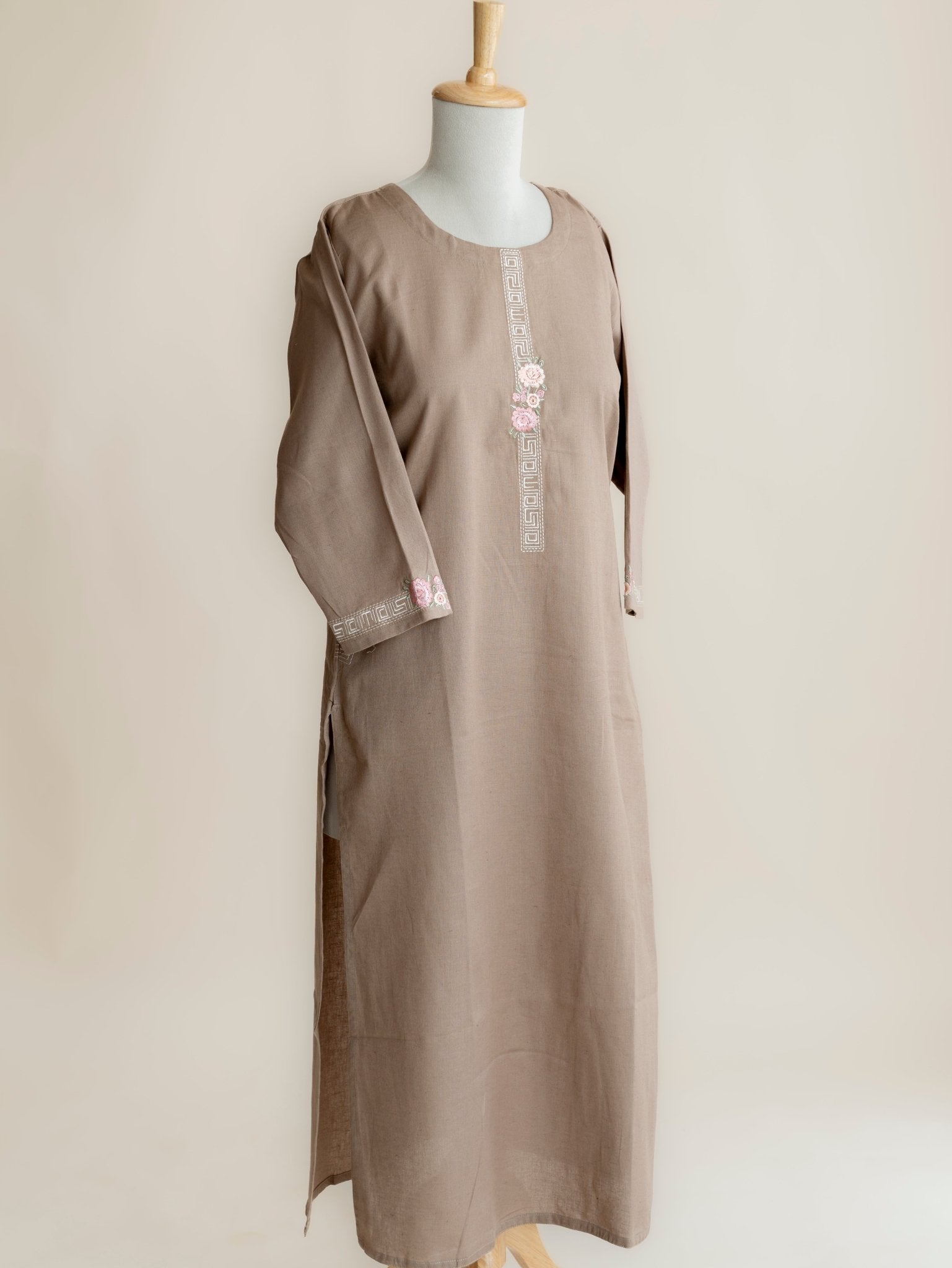 Amelia Cotton Flax Embroidered Straight Kurta - AINA
