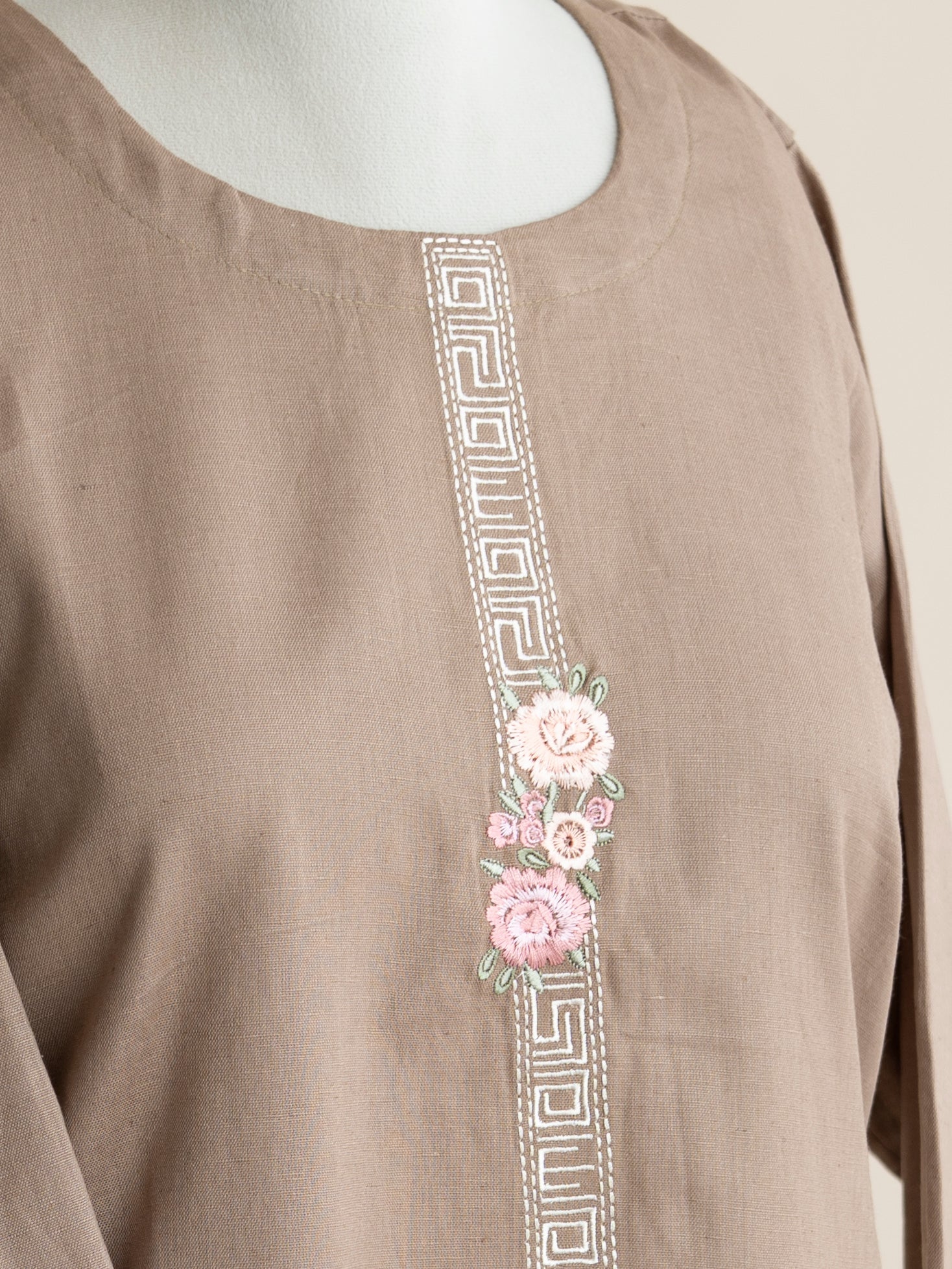 Amelia Cotton Flax Embroidered Straight Kurta - AINA