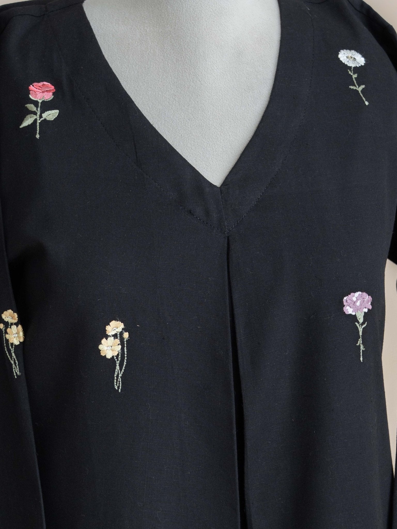 Ameya Cotton Flax Embroidered A-Line Kurta - AINA