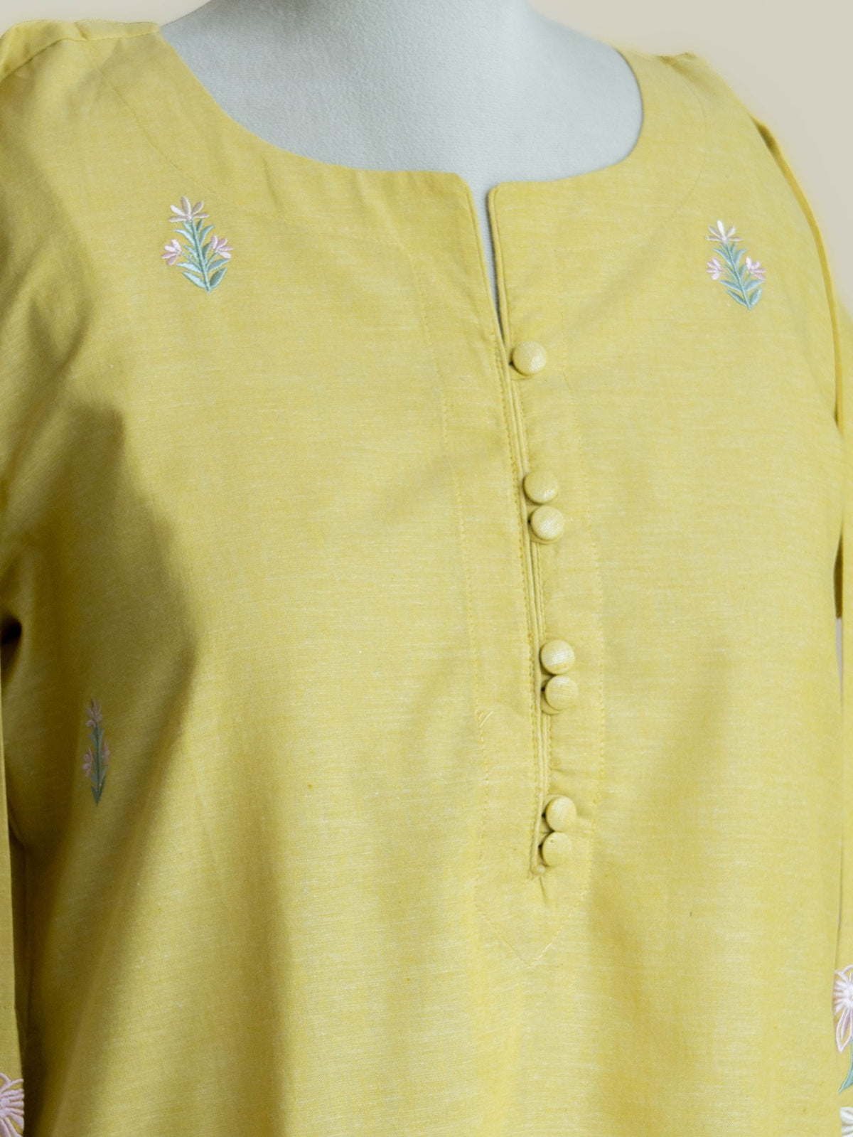 Avna Cotton Handloom Embroidered Straight Kurta - AINA