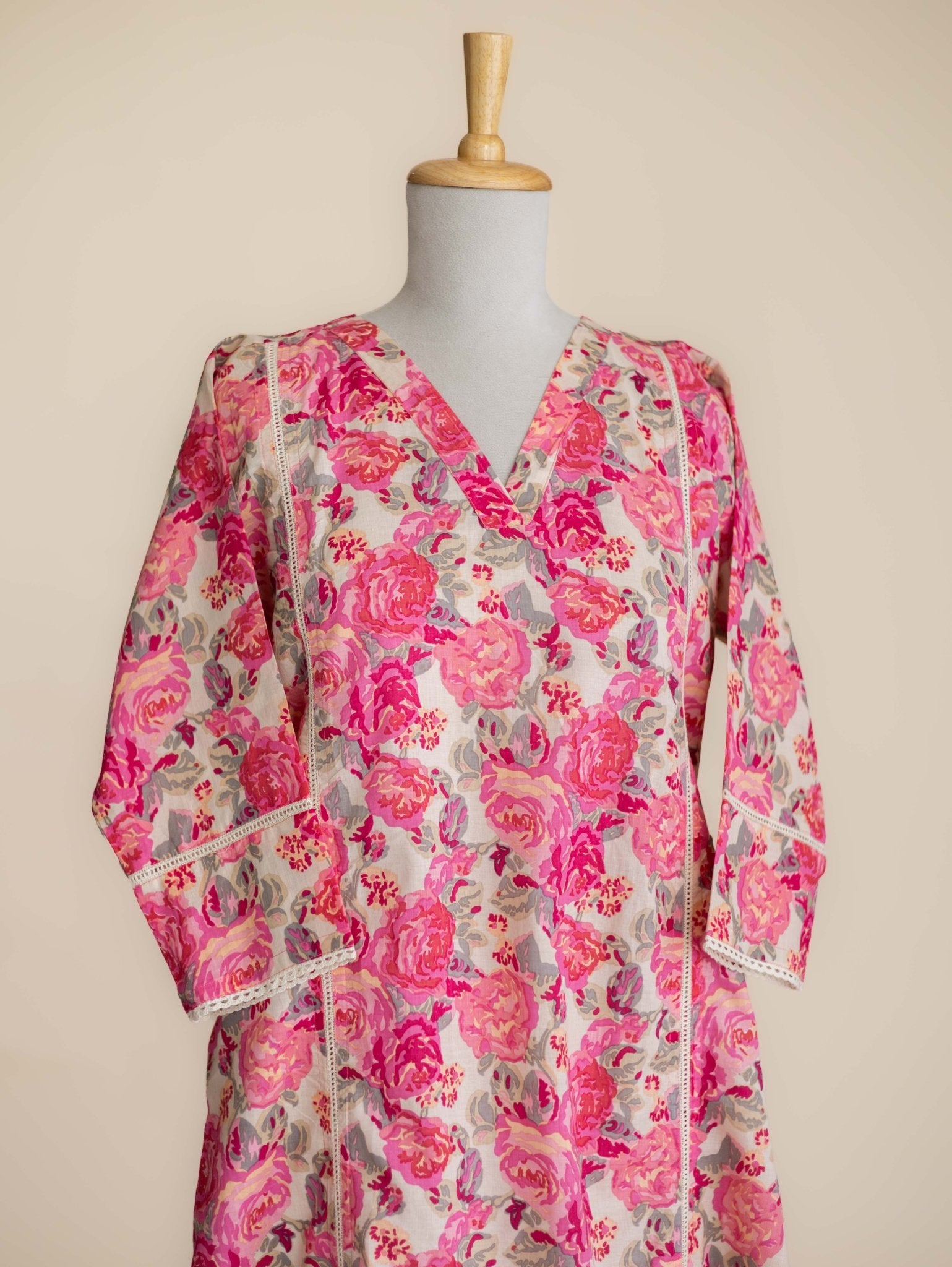 Kashvi Cotton Printed Straight Kurta - AINA