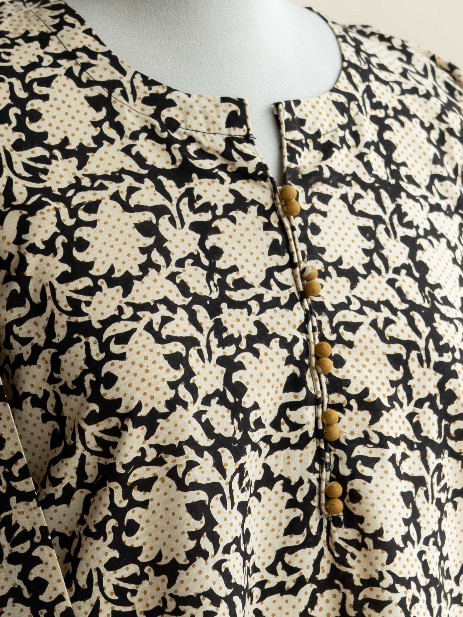 Nashma Cotton Printed Straight Kurta - AINA