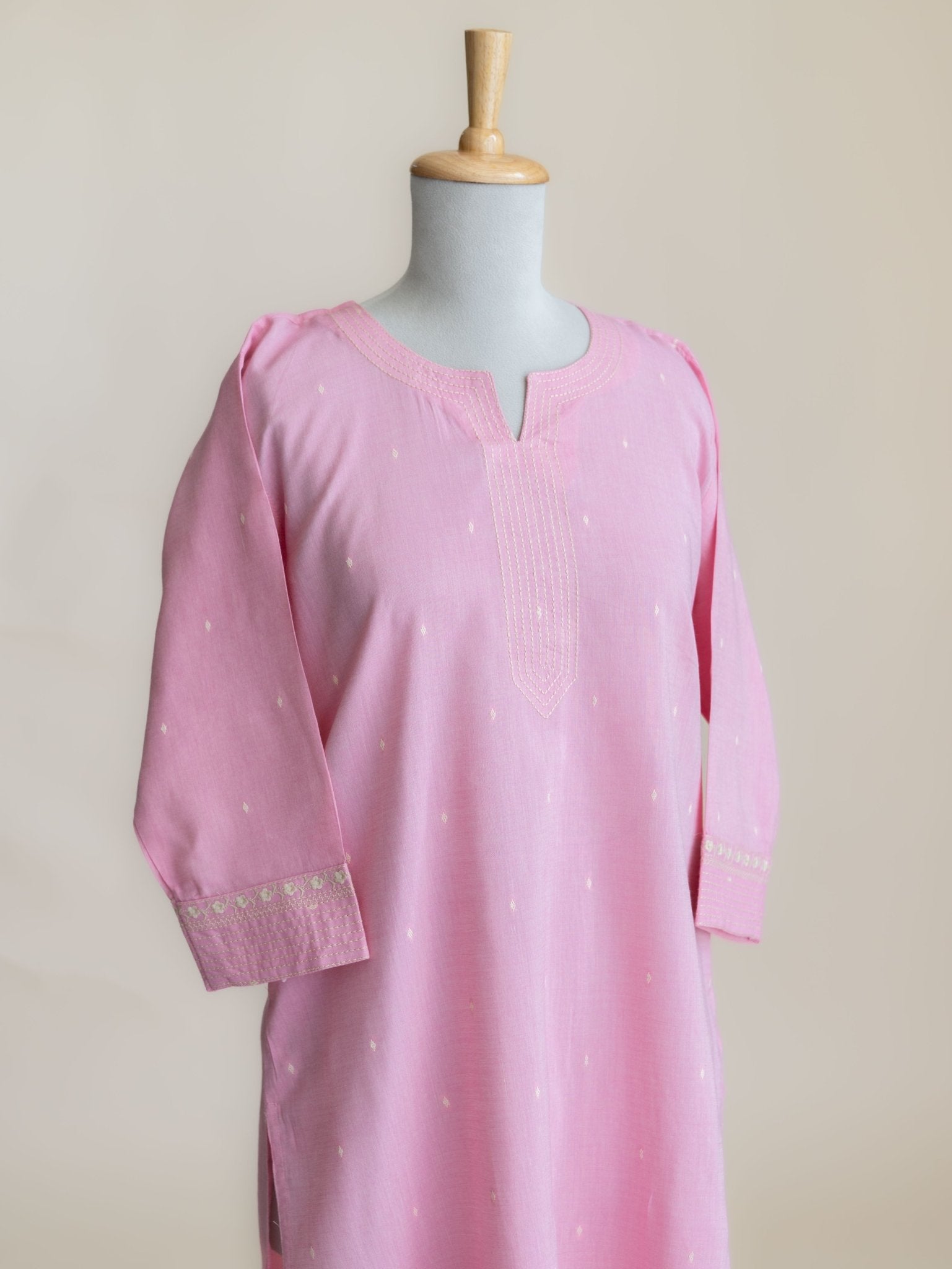 Sruthi Cotton Handloom Embroidered Straight Kurta - AINA