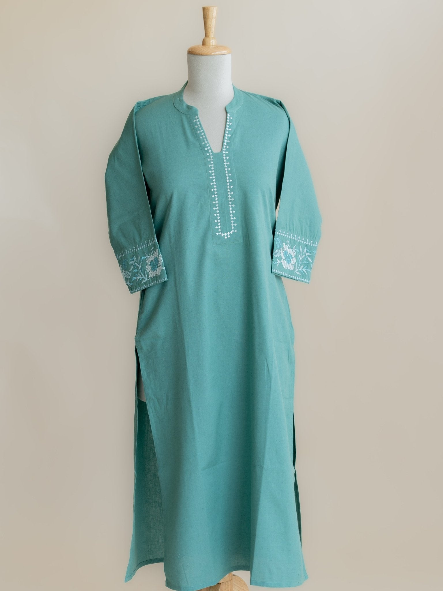 Thrishna Cotton Flax Embroidered Straight Kurta - AINA