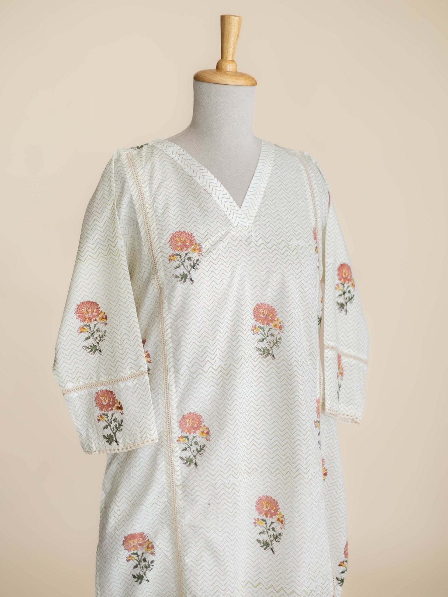 Vihana Cotton Block Printed Straight Kurta - AINA
