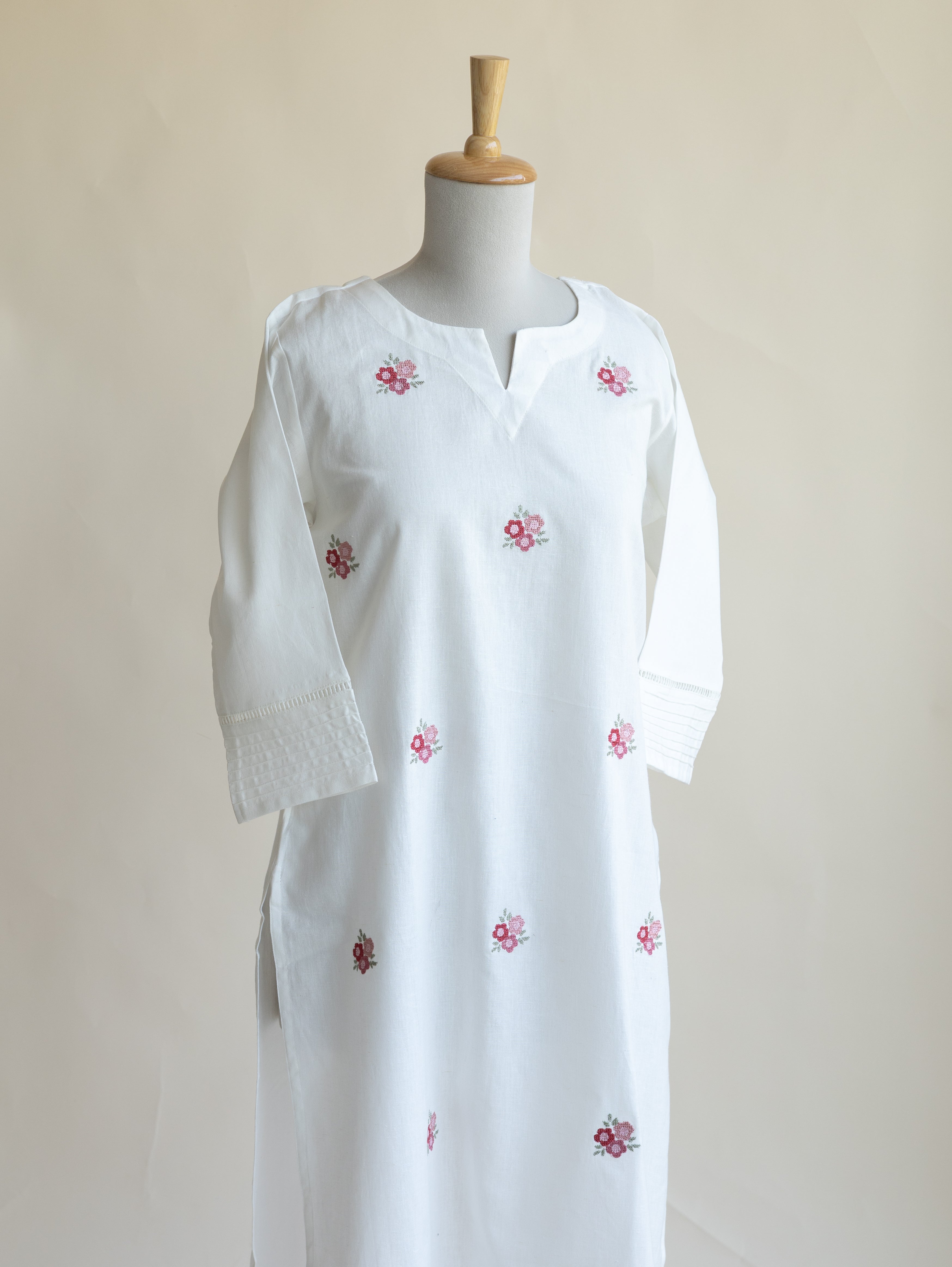 Nazah Cotton Flax Embroidered Straight Kurta