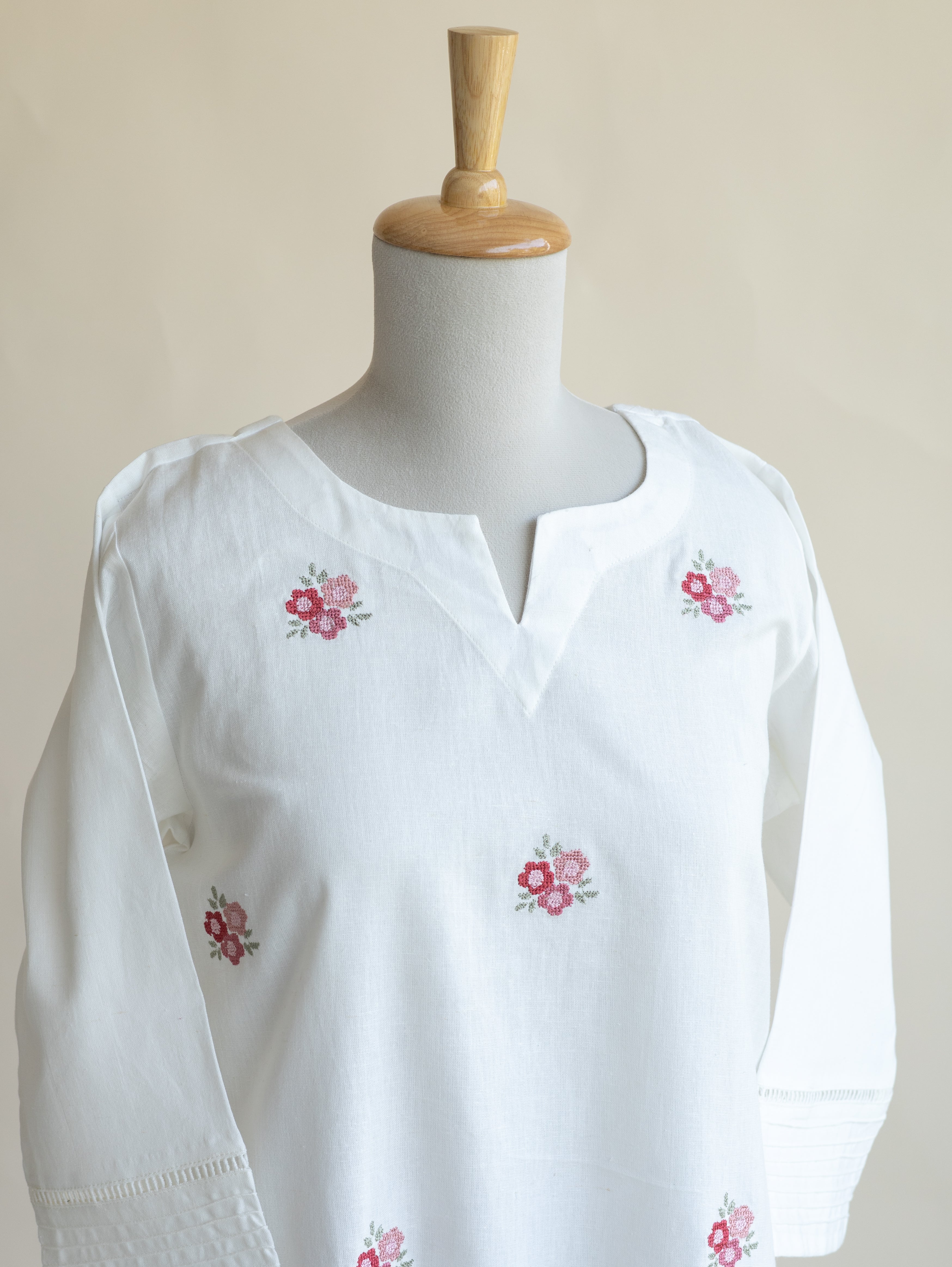 Nazah Cotton Flax Embroidered Straight Kurta