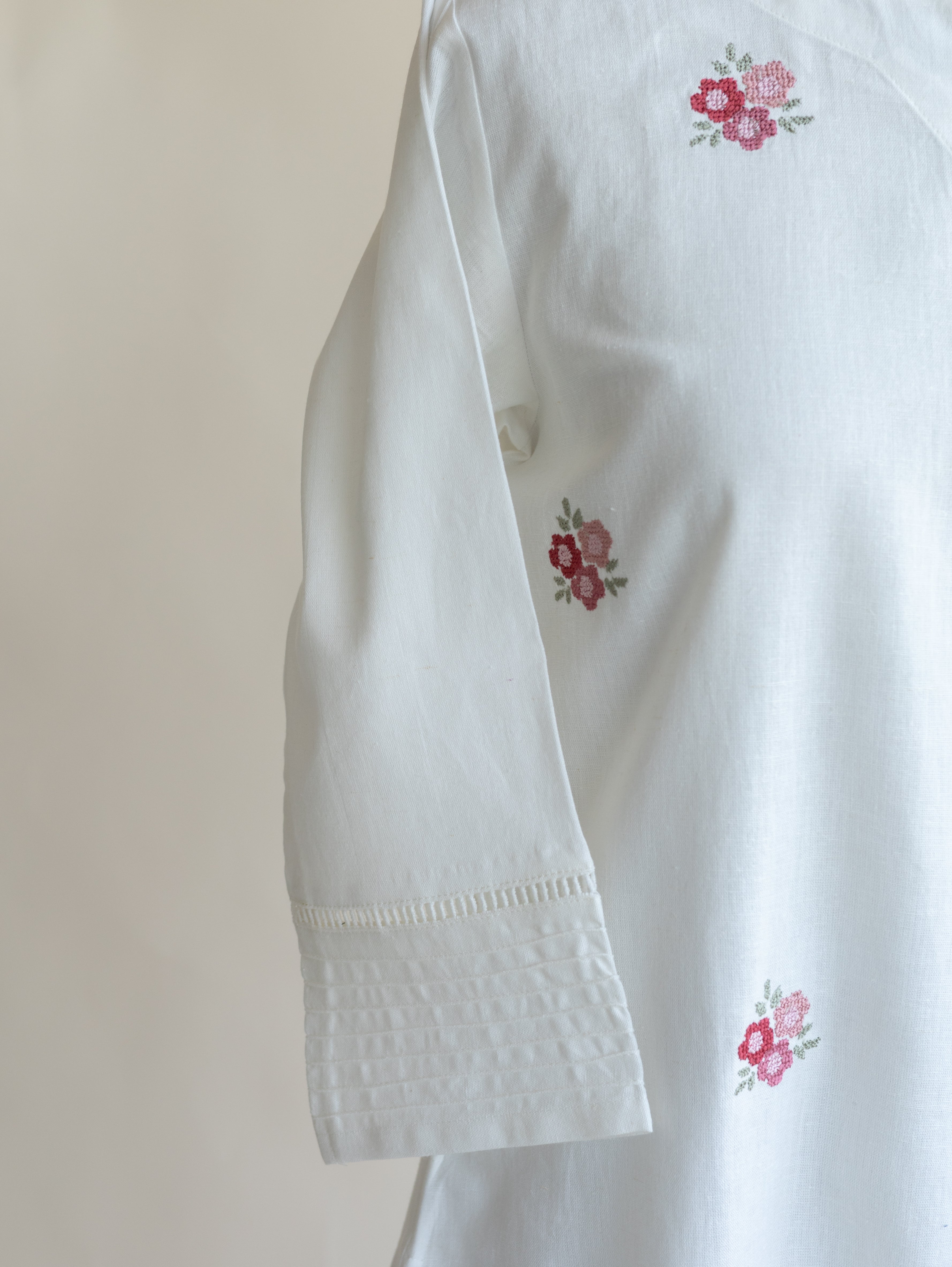 Nazah Cotton Flax Embroidered Straight Kurta