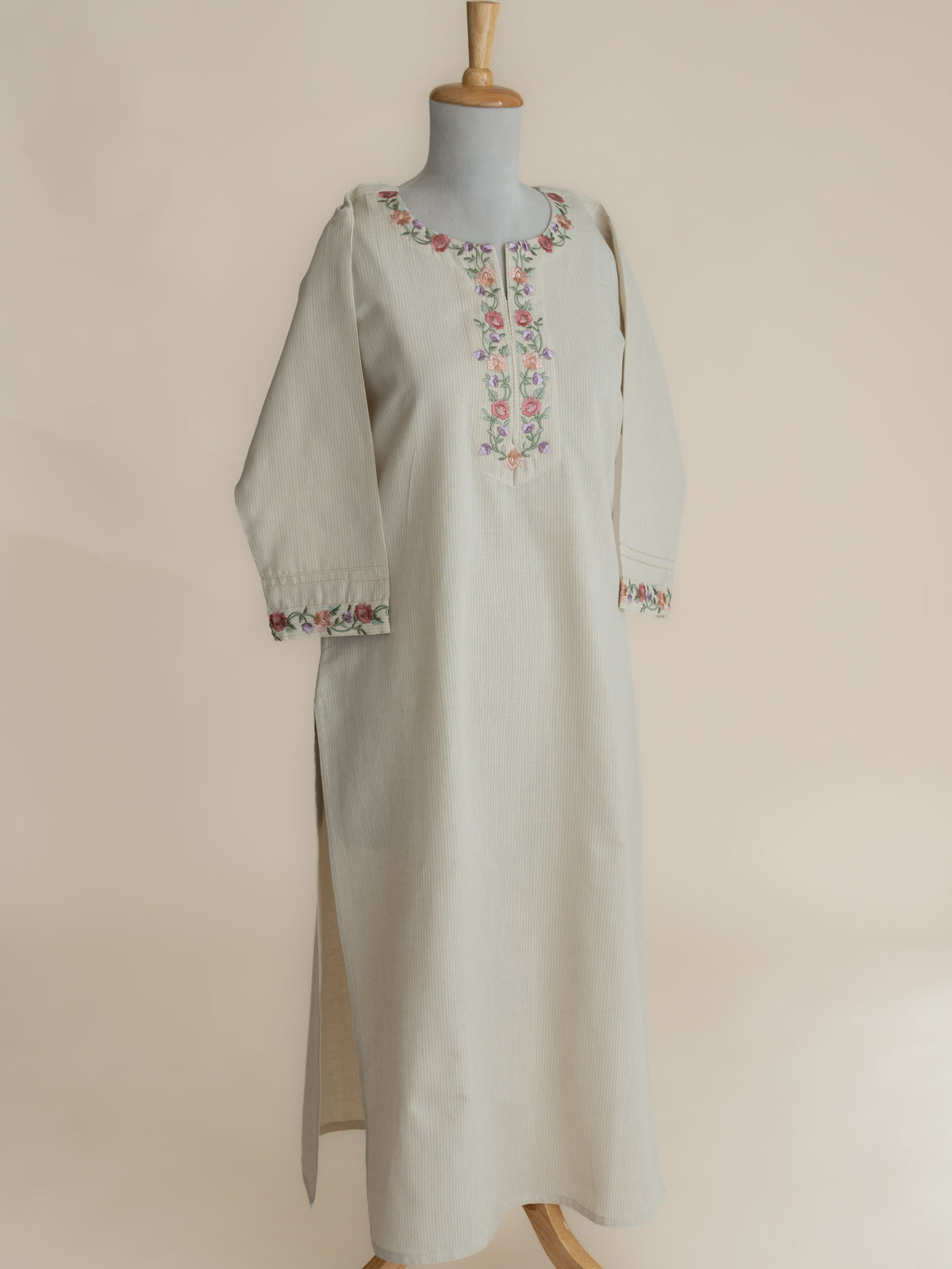 Yavni Cotton Handloom Embroidered Straight Kurta
