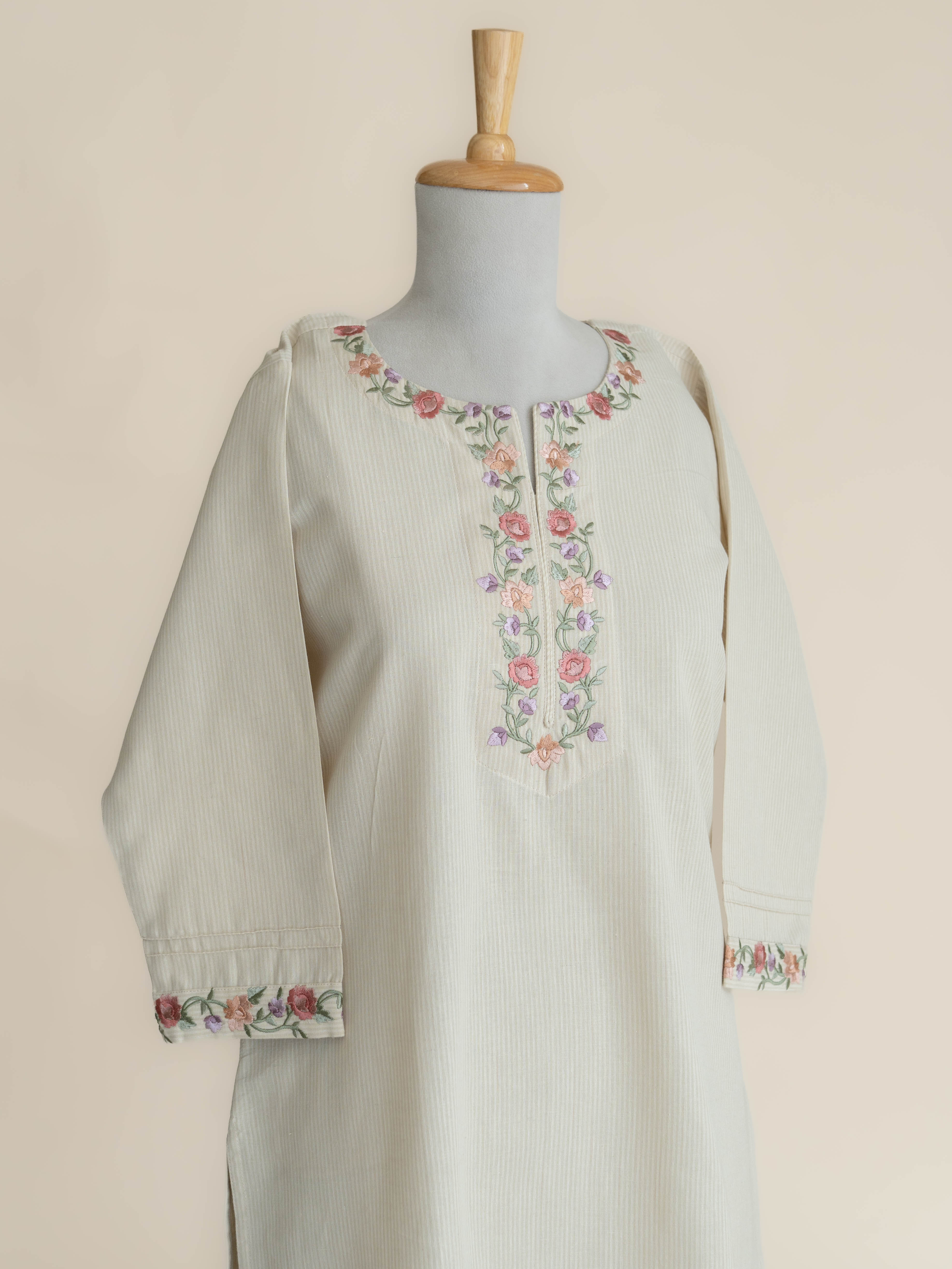 Yavni Cotton Handloom Embroidered Straight Kurta