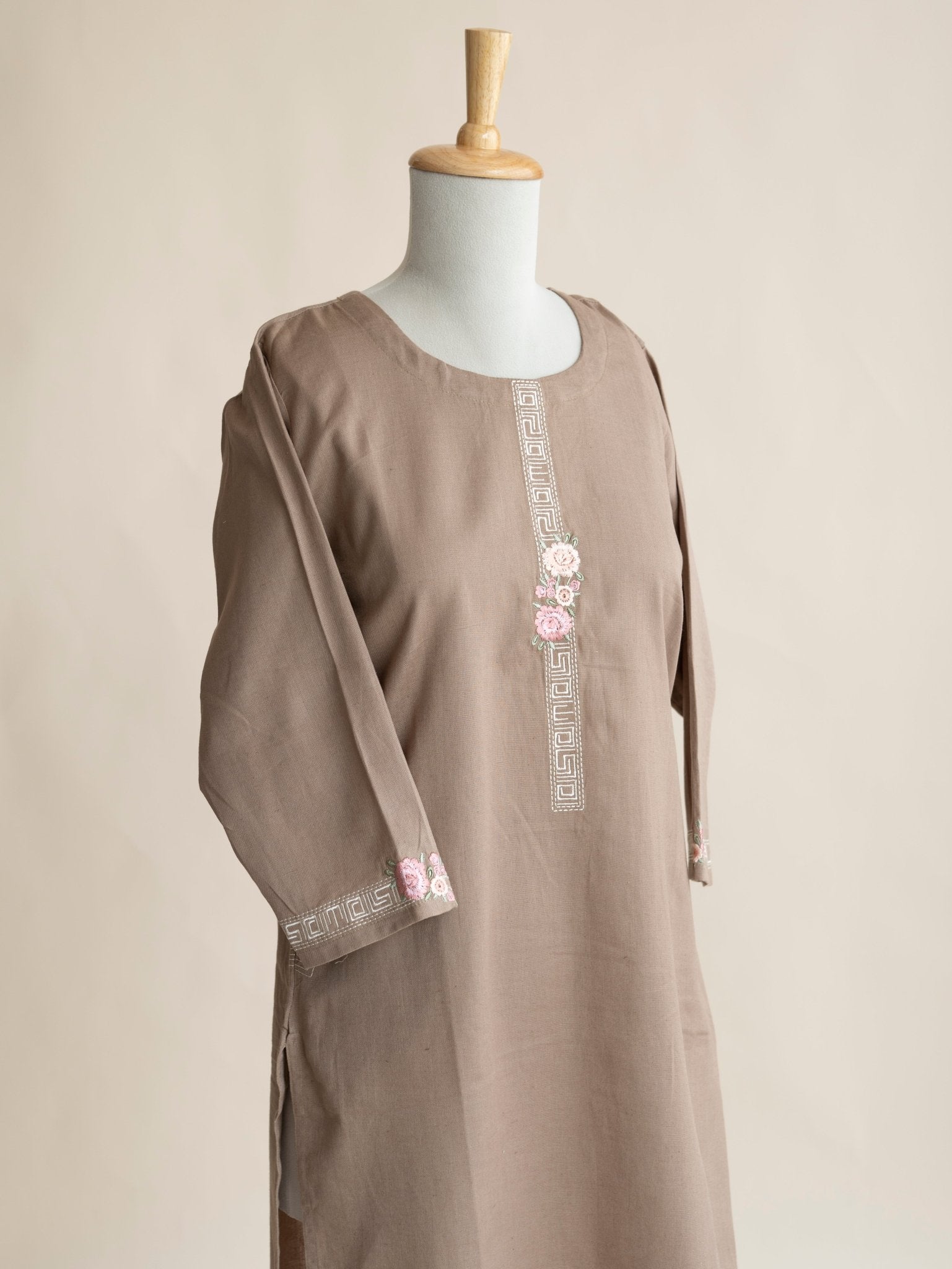 Amelia Cotton Flax Embroidered Straight Kurta - AINA