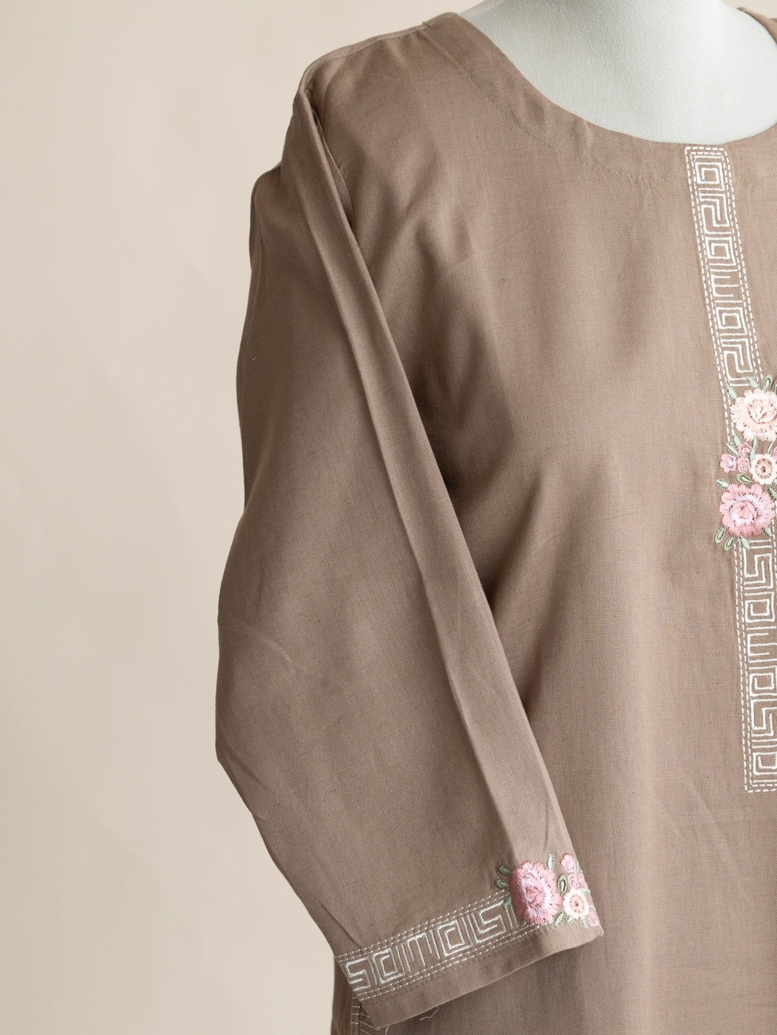 Amelia Cotton Flax Embroidered Straight Kurta - AINA