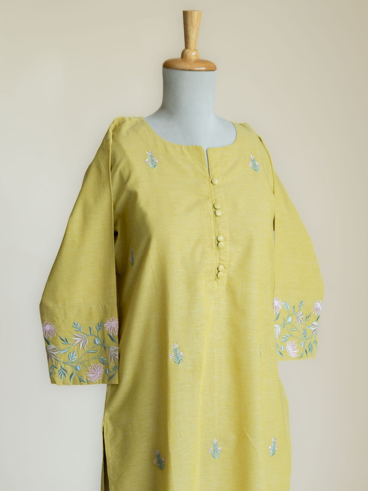 Avna Cotton Handloom Embroidered Straight Kurta - AINA