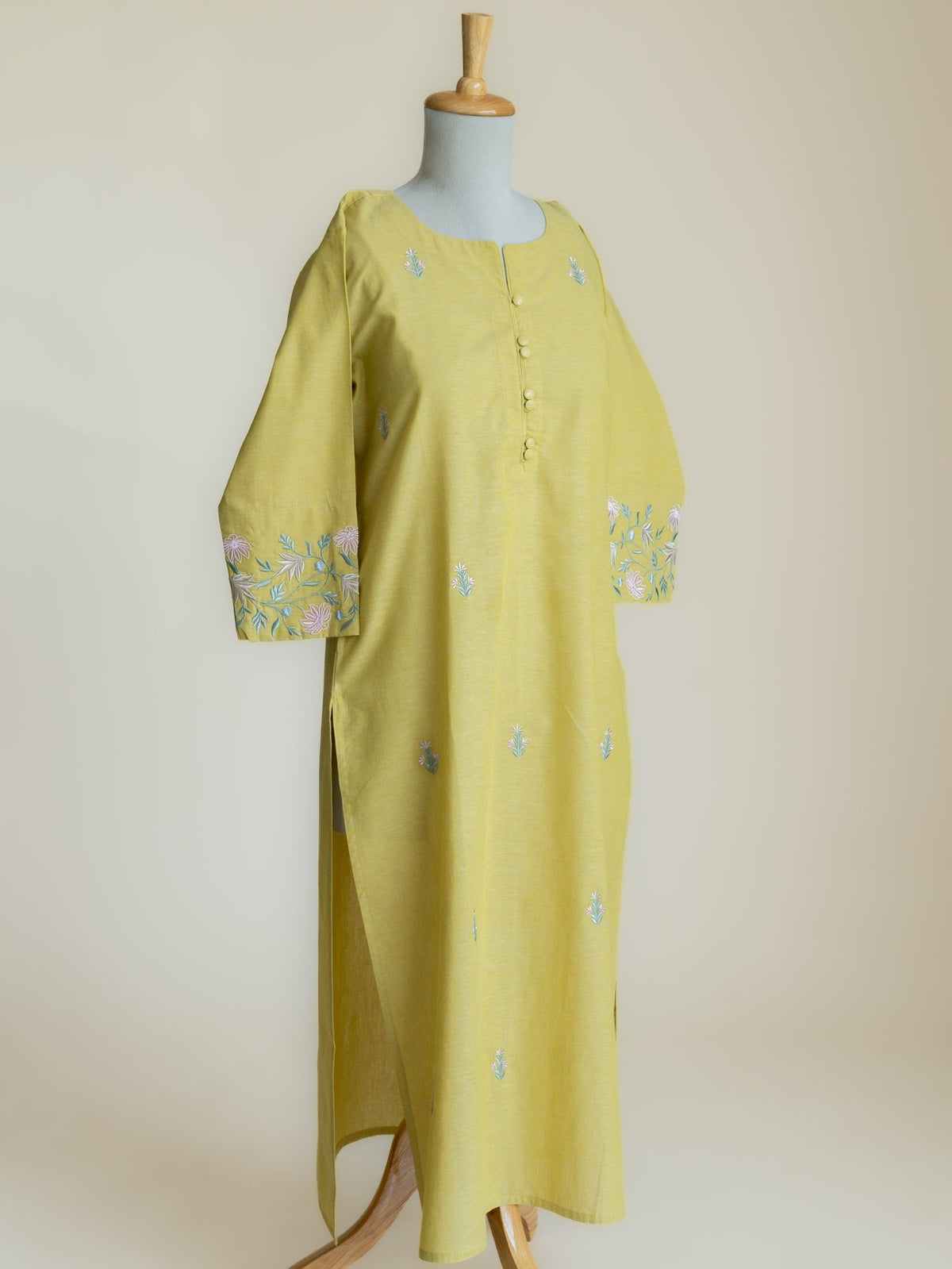 Avna Cotton Handloom Embroidered Straight Kurta - AINA