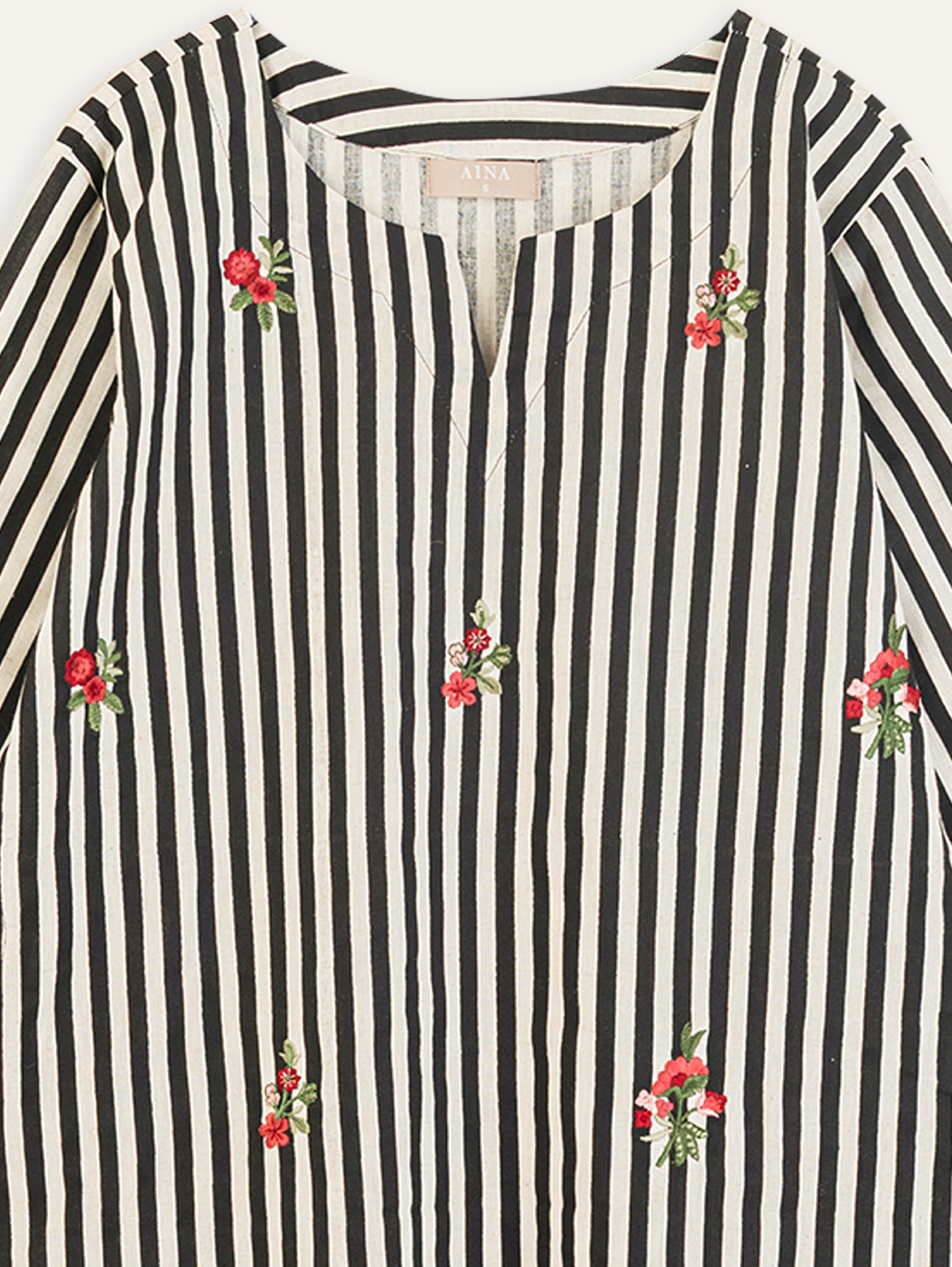 Haniya Cotton Embroidered Straight Kurta