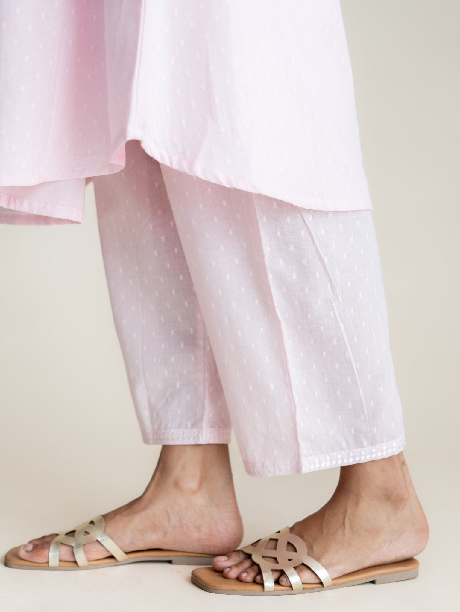 Siyah Cotton Dobby Embroidered A - Line Suit Set - AINA