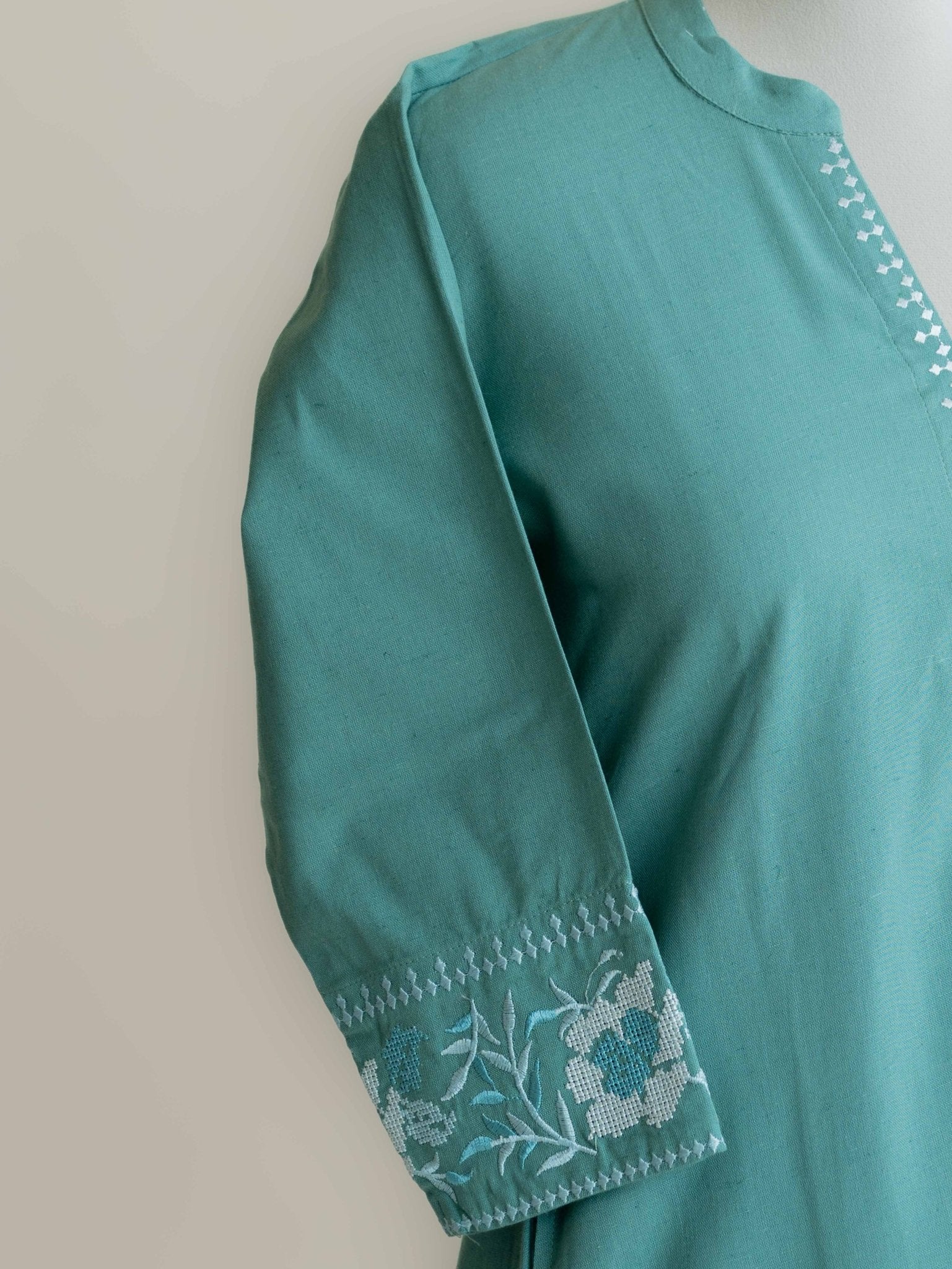 Thrishna Cotton Flax Embroidered Straight Kurta - AINA